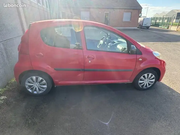 Peugeot 107 2011 photo 2