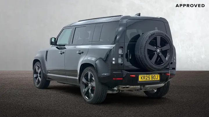 Land Rover Defender 110 2025 photo 2