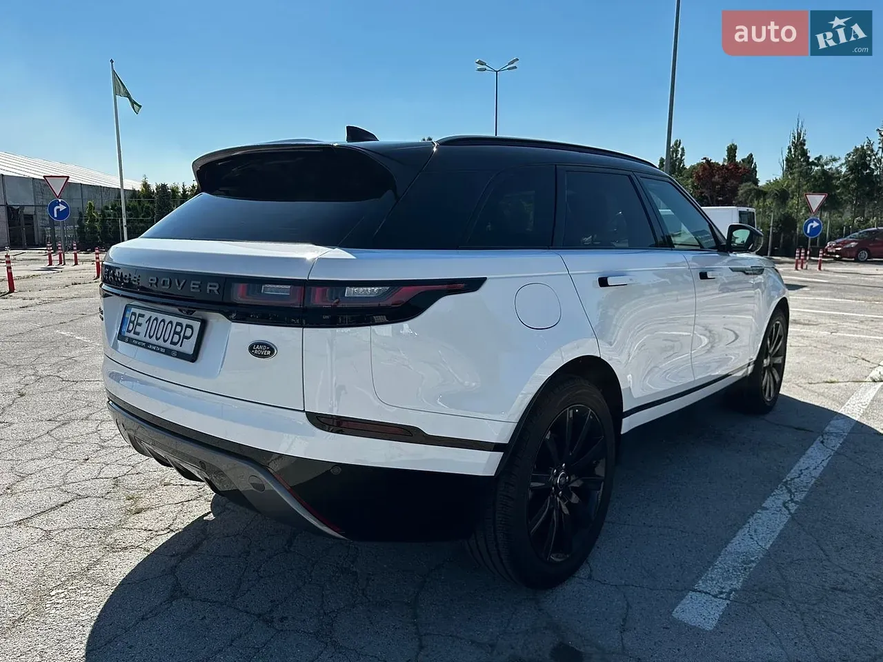 Land Rover Range Rover Velar 2019 photo 3