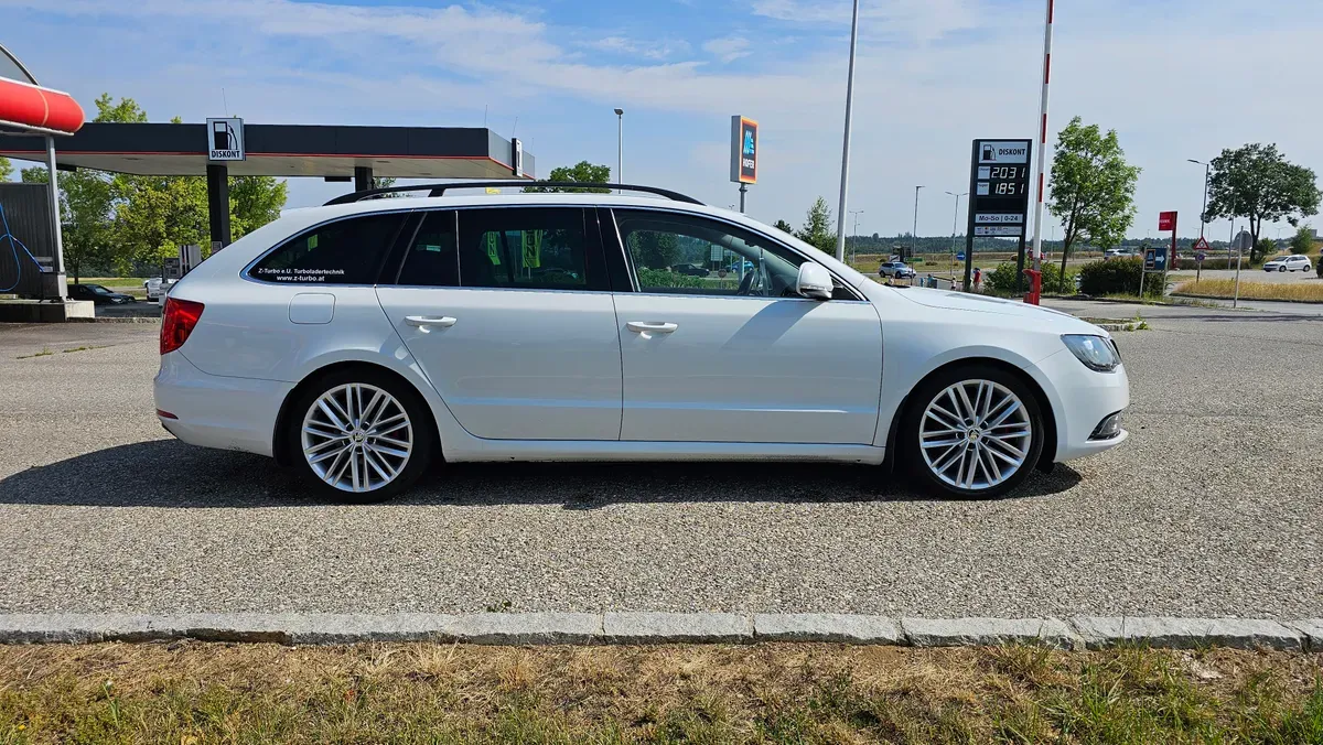 Skoda Superb 2015 photo 3