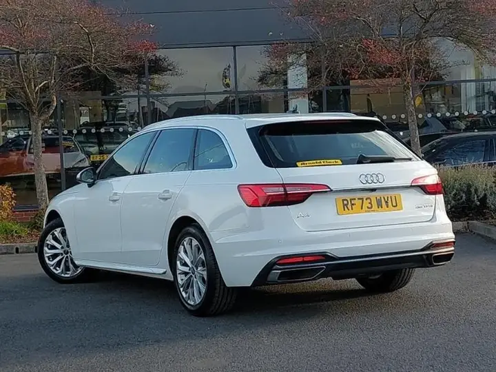 Audi A4 Avant 2024 photo 2