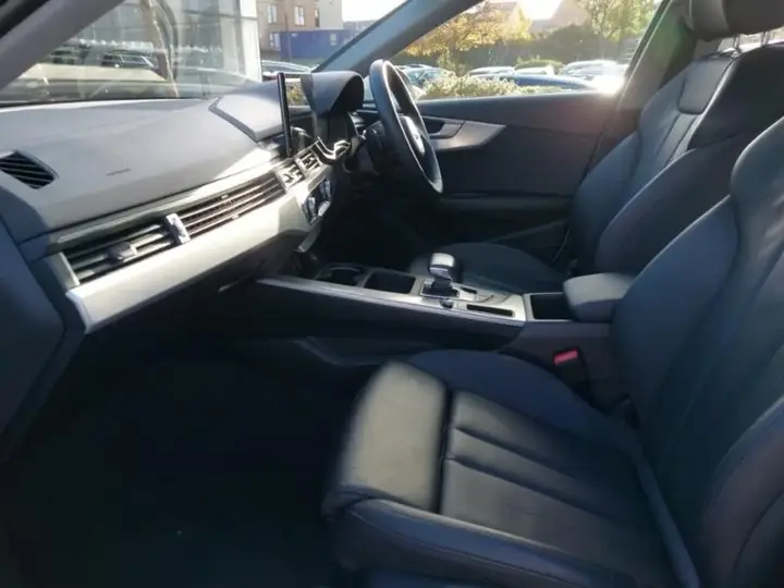 Audi A4 Avant 2024 photo 5