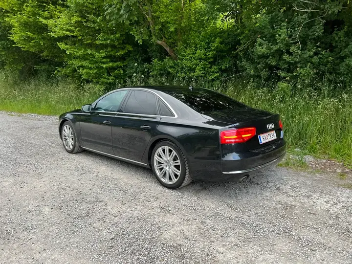 Audi A8 2012 photo 3