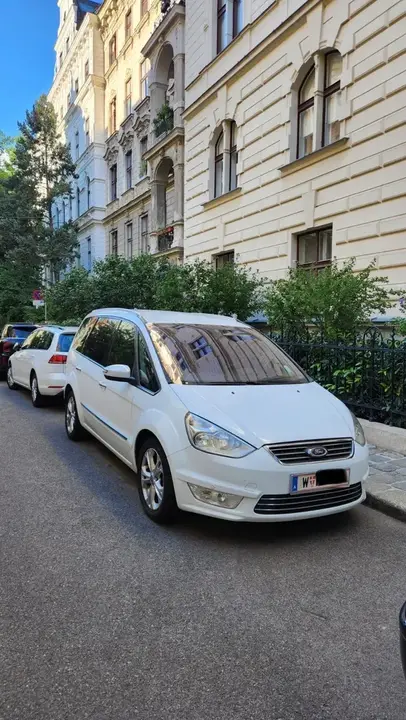 Ford Galaxy 2013 photo 2