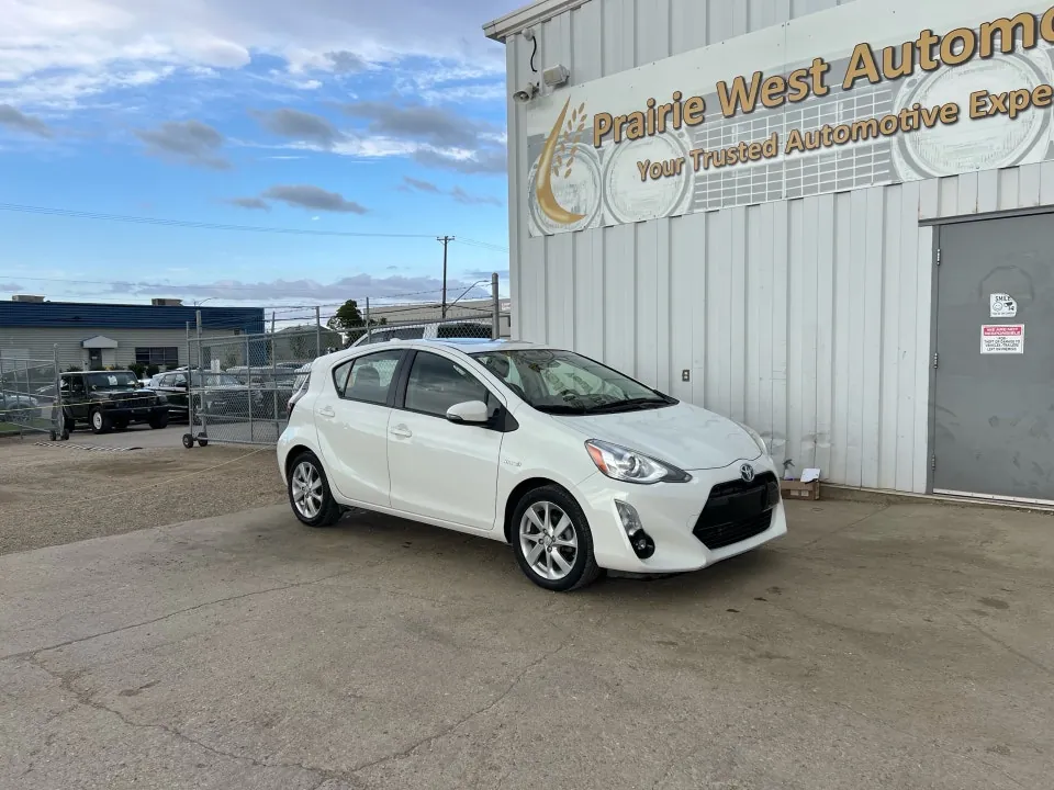 Toyota Prius C 2016 photo 3