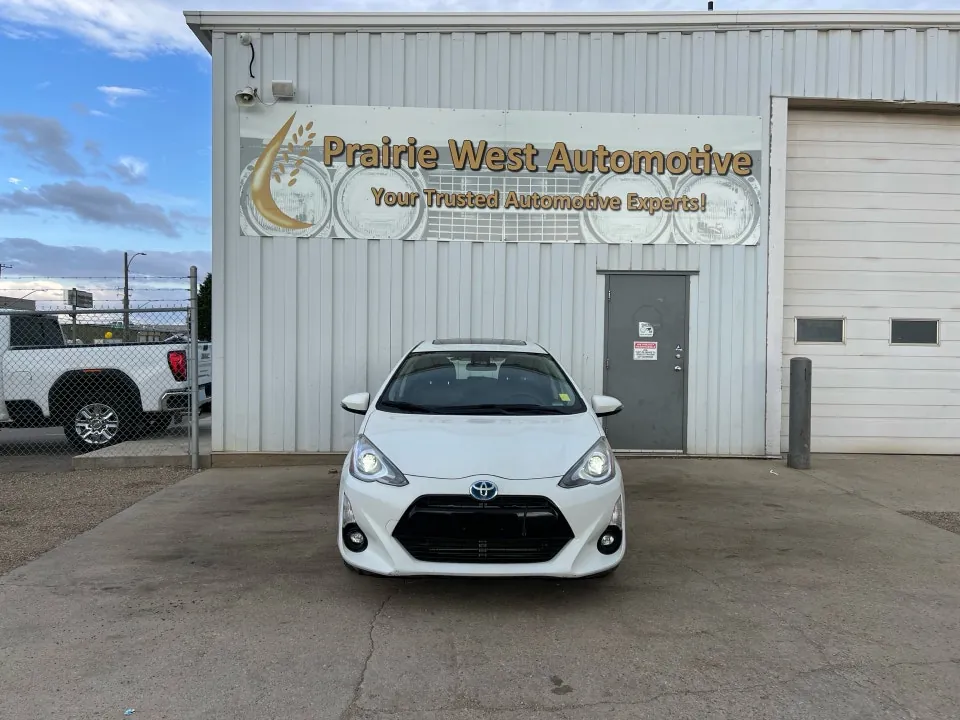 Toyota Prius C 2016 photo 2