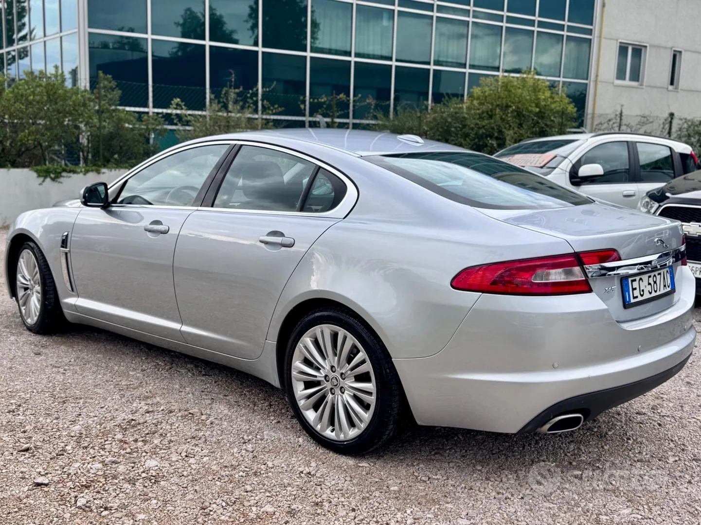 Jaguar Xf 2010 photo 2