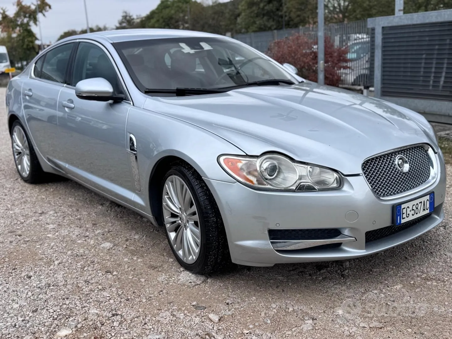 Jaguar Xf 2010 photo 4
