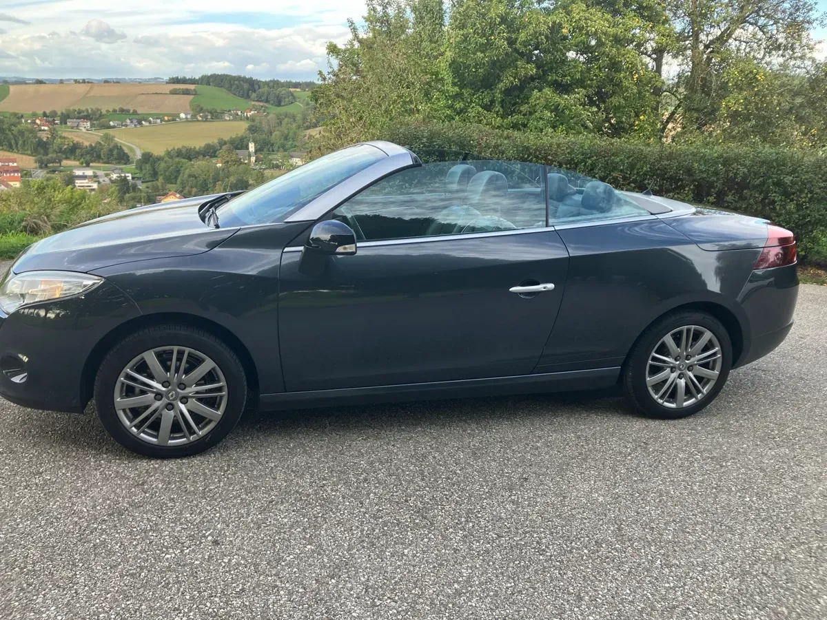 Renault Megane 2011 photo 2