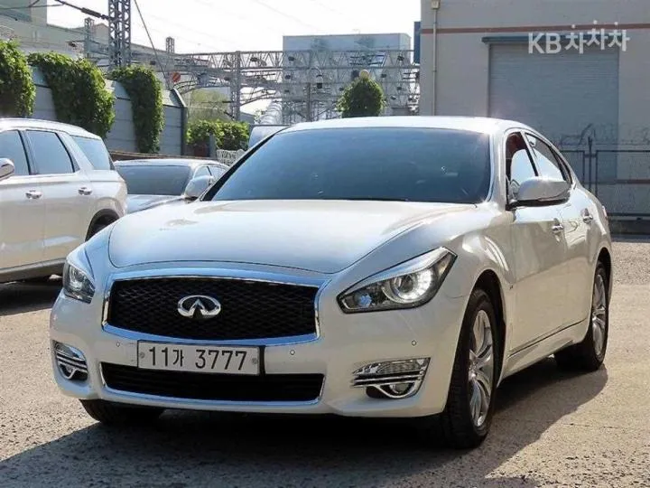 Infiniti Q70