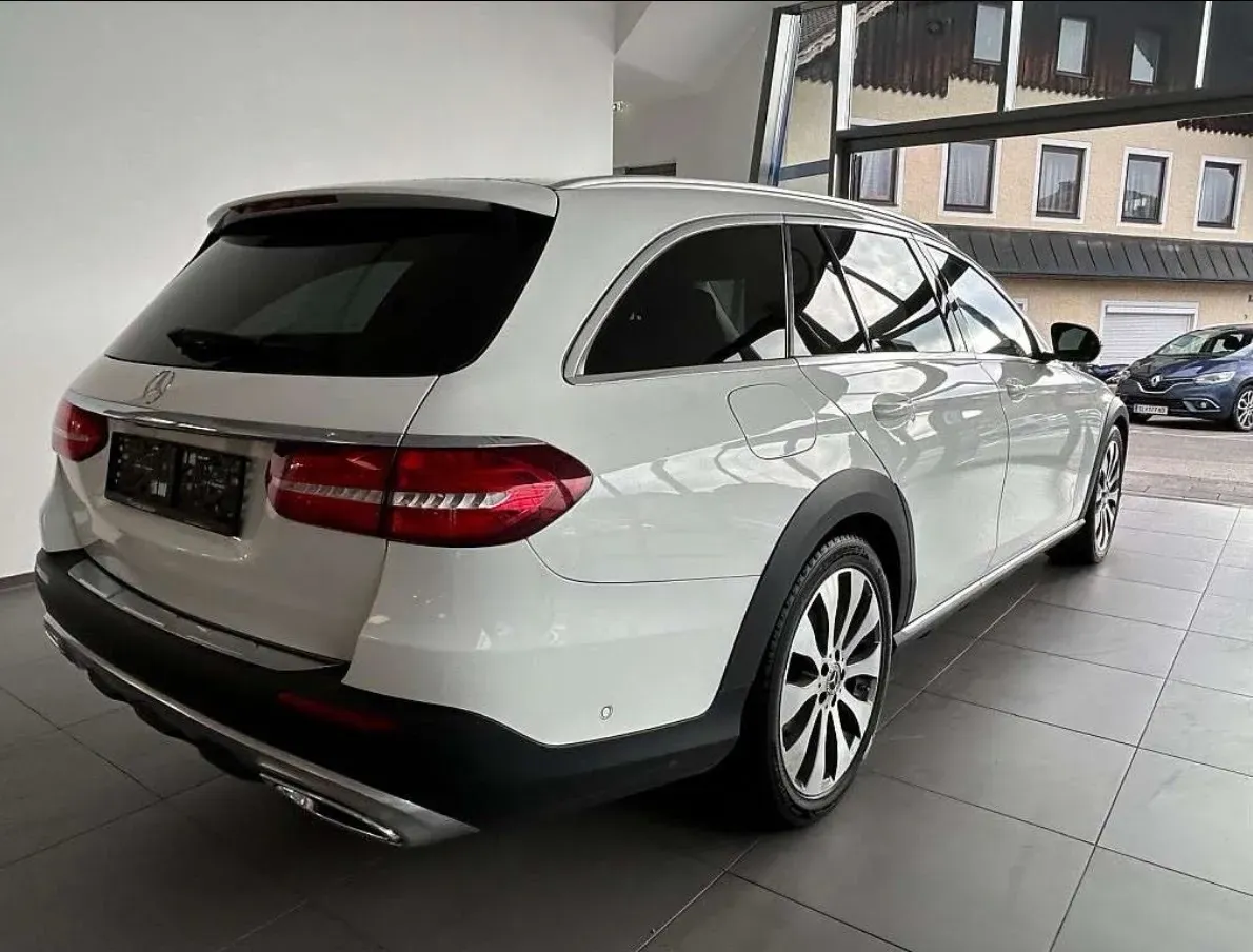 Mercedes-Benz E-Class 2017 photo 3