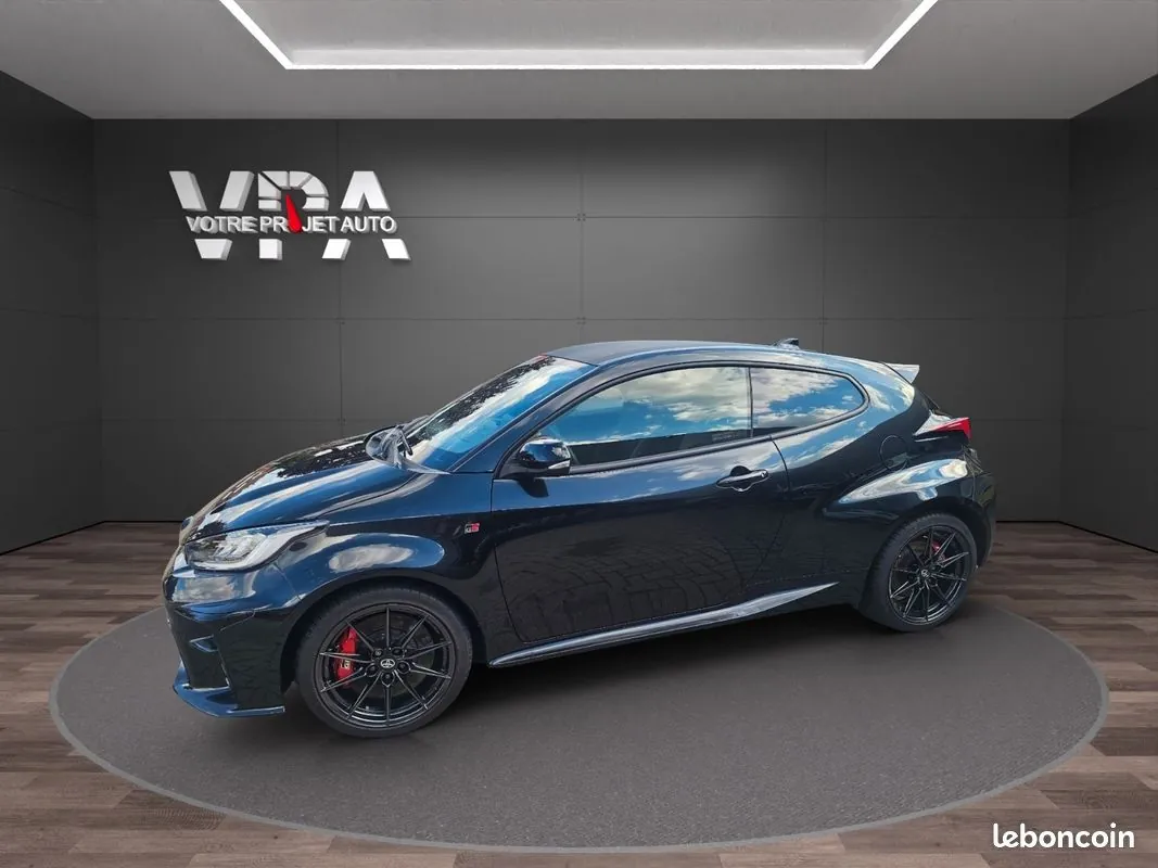 Toyota Yaris 2022 photo 2