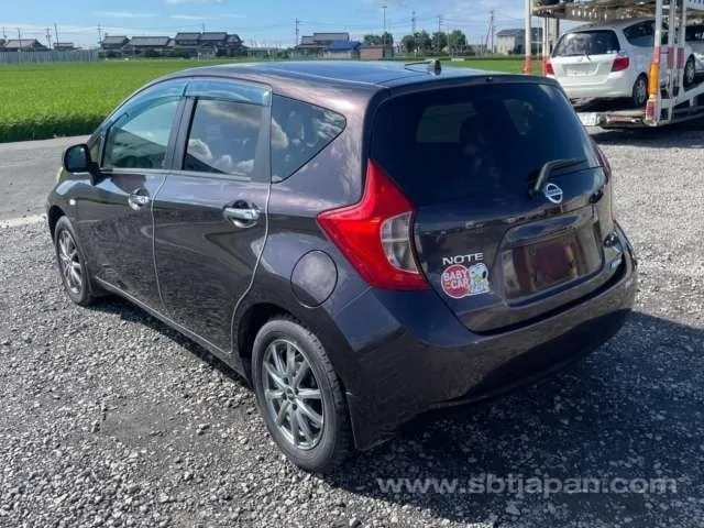 Nissan Note 2013 photo 3