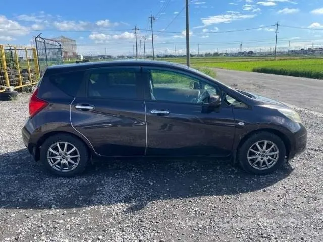 Nissan Note 2013 photo 5
