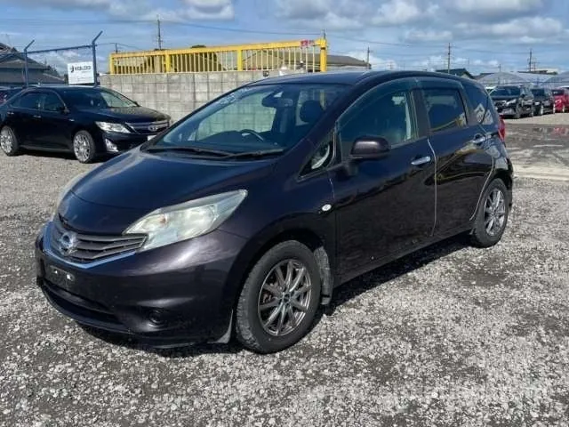 Nissan Note 2013 photo 2