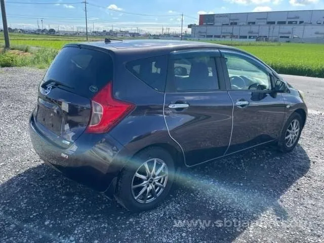 Nissan Note 2013 photo 4