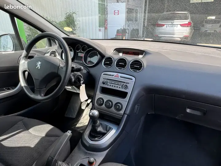 Peugeot 308 2008 photo 4