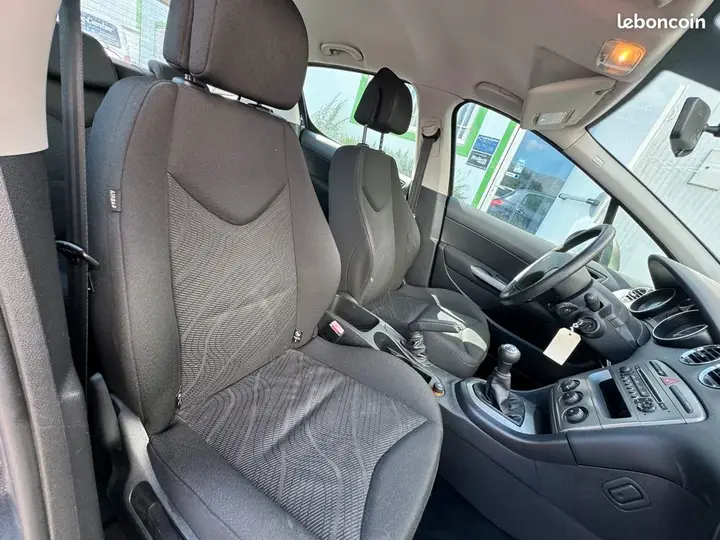 Peugeot 308 2008 photo 5
