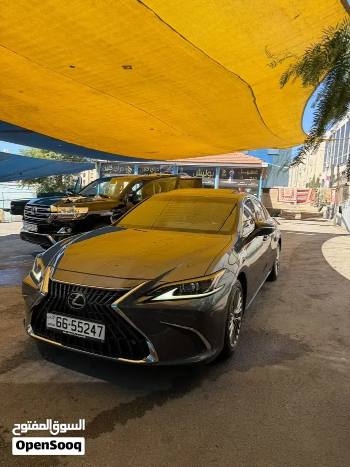 Lexus Es 300 2023 photo 2