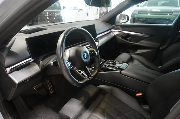 BMW 530E 2026 photo 2