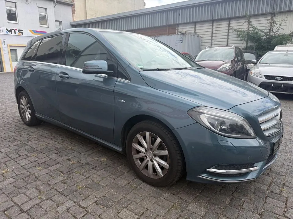 Mercedes-Benz B 200