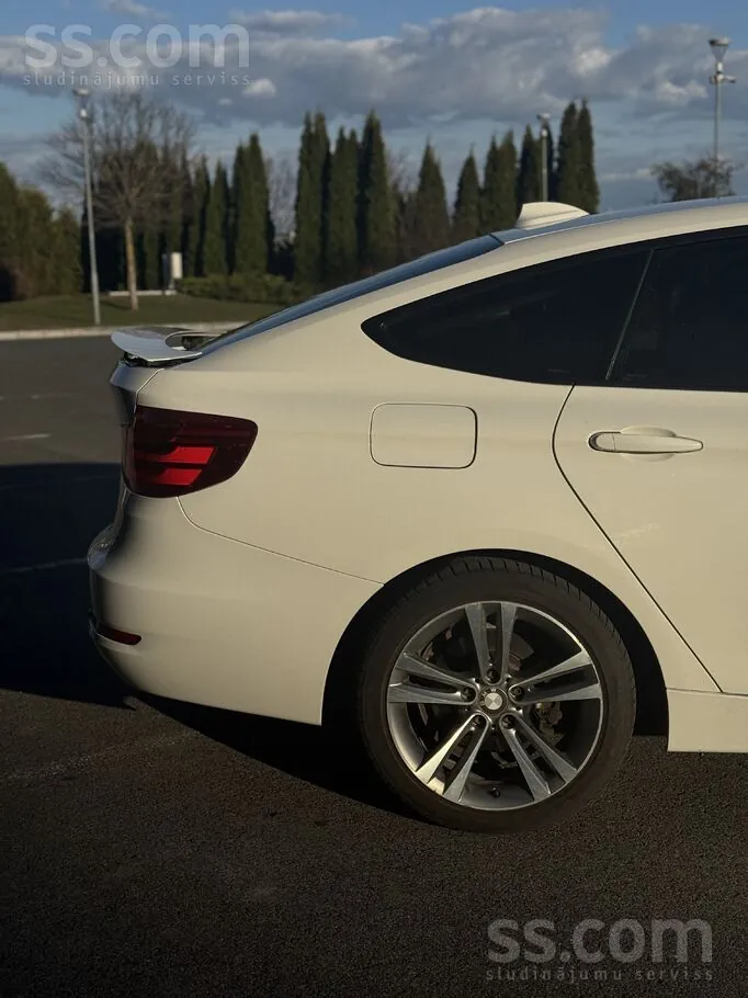 BMW 318 2013 photo 4