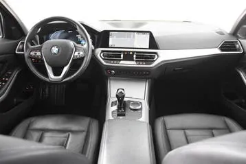 BMW 3 Series 2020 photo 2