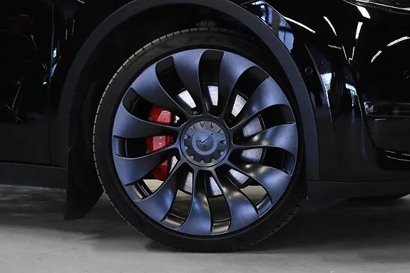 Tesla Model Y 2023 photo 4