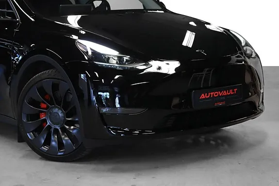 Tesla Model Y 2023 photo 2