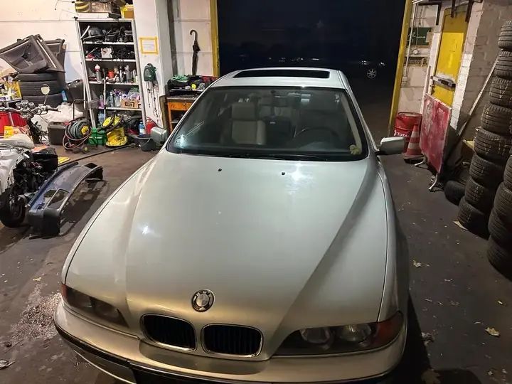 BMW 520I