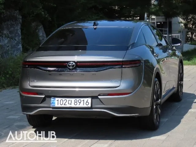 Toyota Crown 2024 photo 3