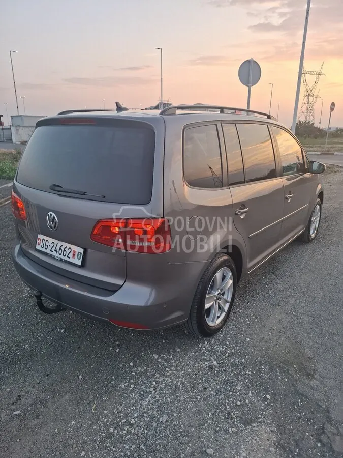 Volkswagen Touran 2011 photo 5