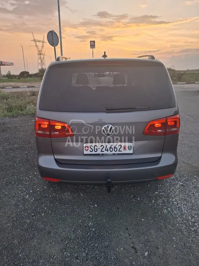 Volkswagen Touran 2011 photo 4