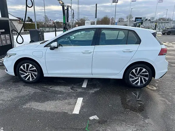 Volkswagen Golf Viii 2020 photo 2