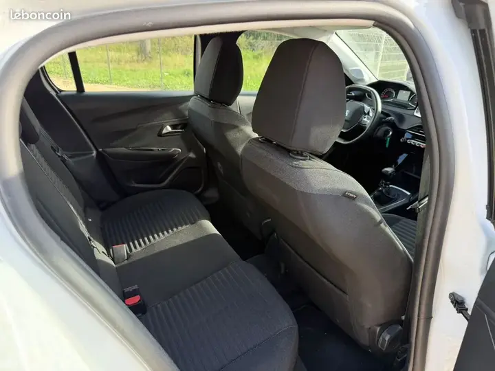 Peugeot 208 2022 photo 4
