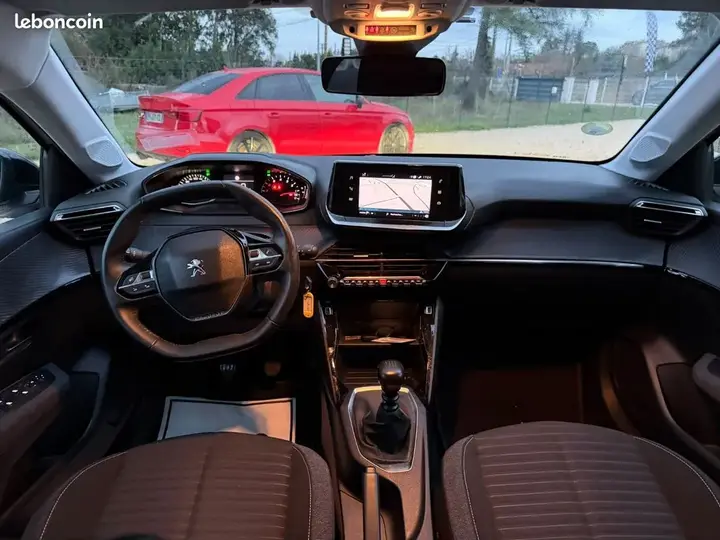 Peugeot 208 2022 photo 3