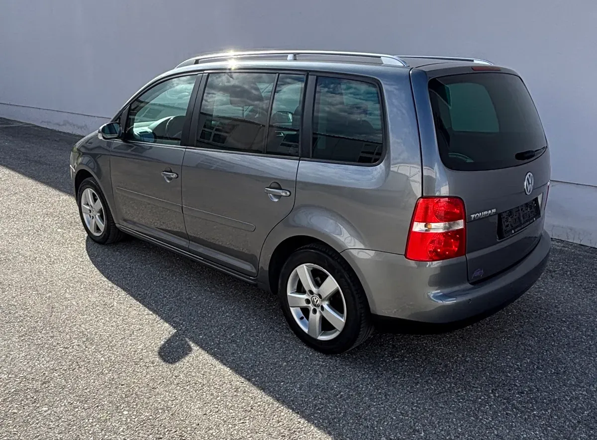Volkswagen Touran 2006 photo 2