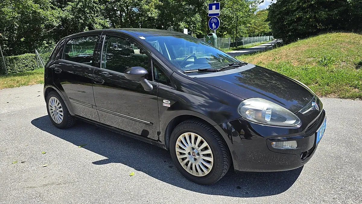 Fiat Grande Punto 2011 photo 3