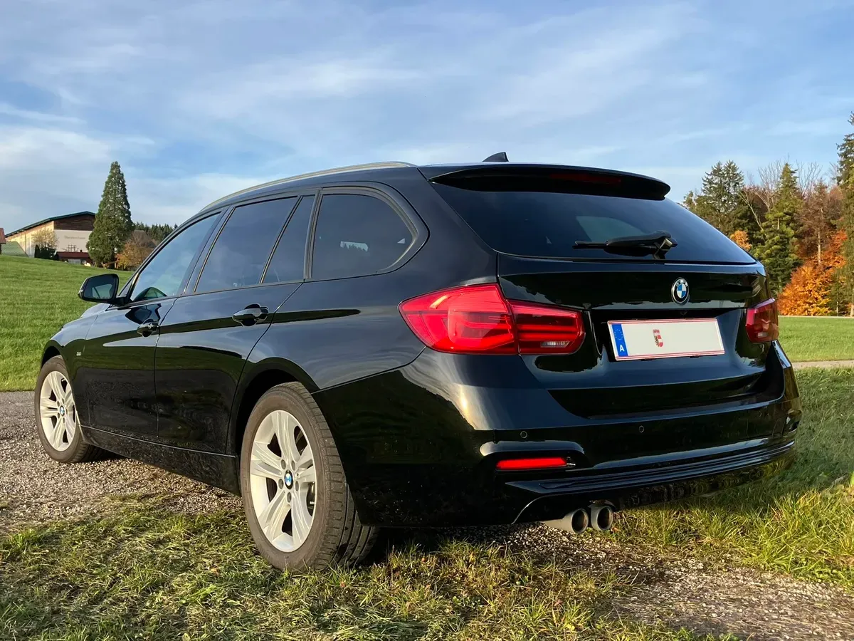 BMW 3 Series 2018 photo 2