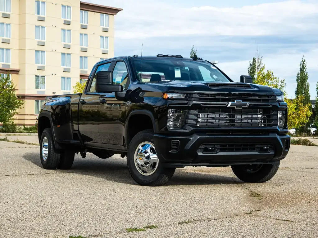 Chevrolet Silverado 3500 2026 photo 2