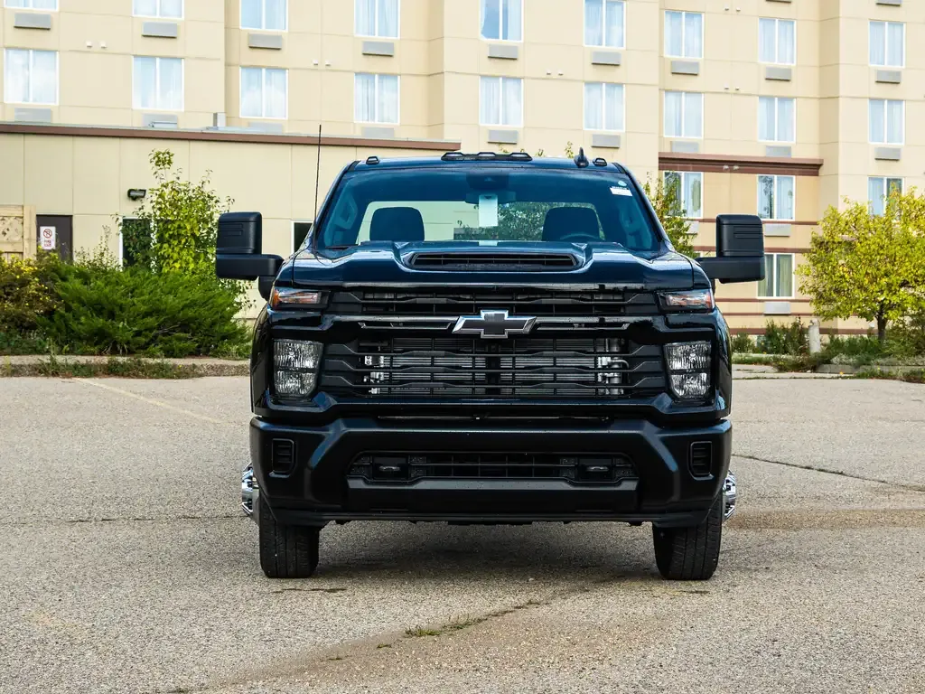 Chevrolet Silverado 3500 2026 photo 3