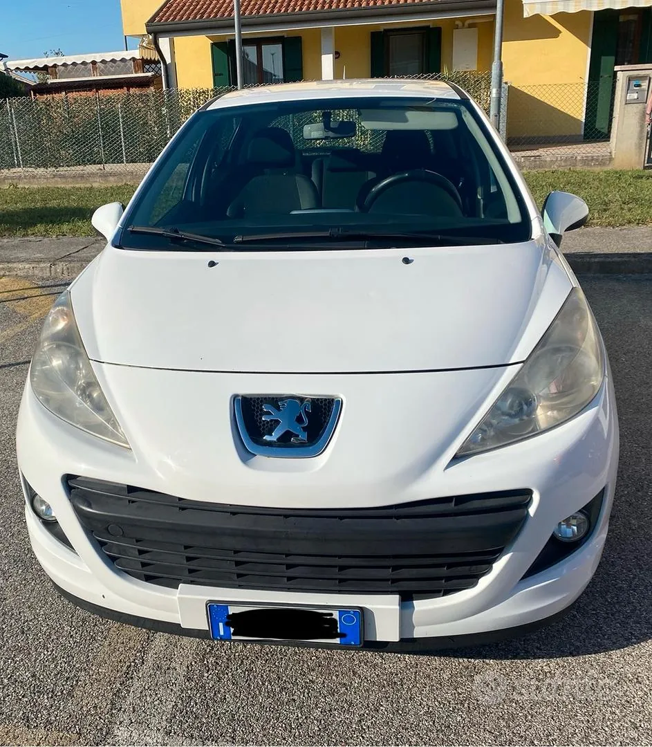 Peugeot 207 2012 photo 2
