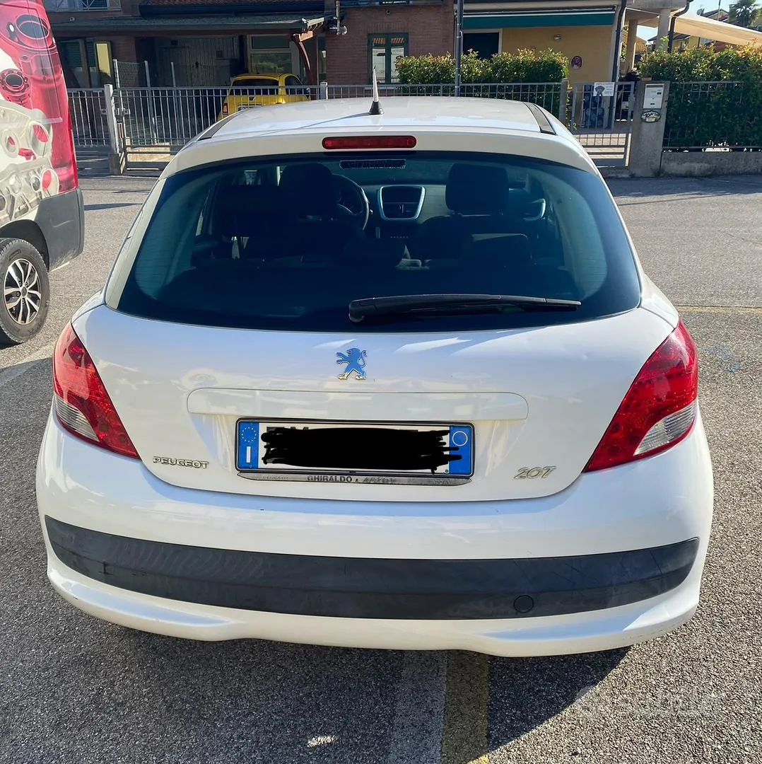 Peugeot 207 2012 photo 3