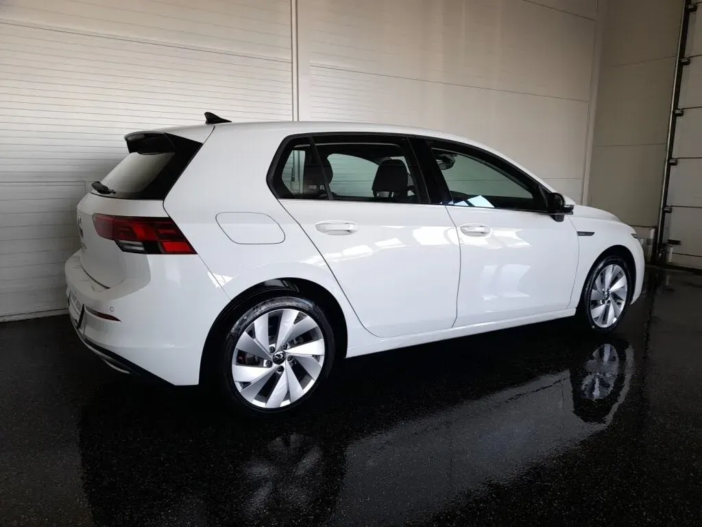 Volkswagen Golf 2022 photo 2