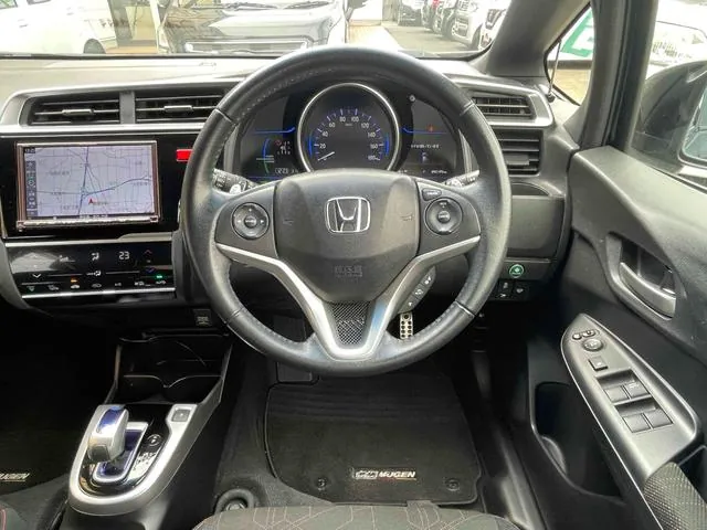 Honda Fit Hybrid photo 4