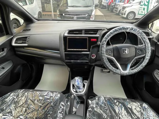 Honda Fit Hybrid photo 3