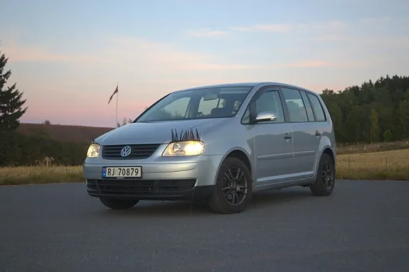 Volkswagen Touran 2005 photo 2
