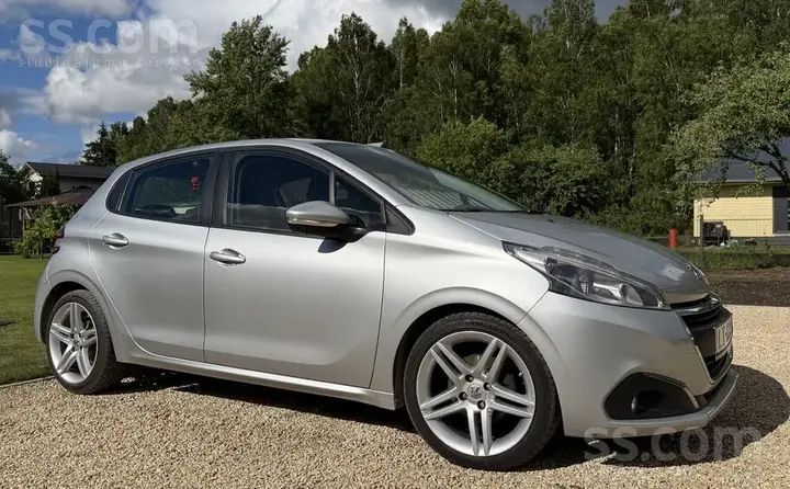 Peugeot 208 2018 photo 2