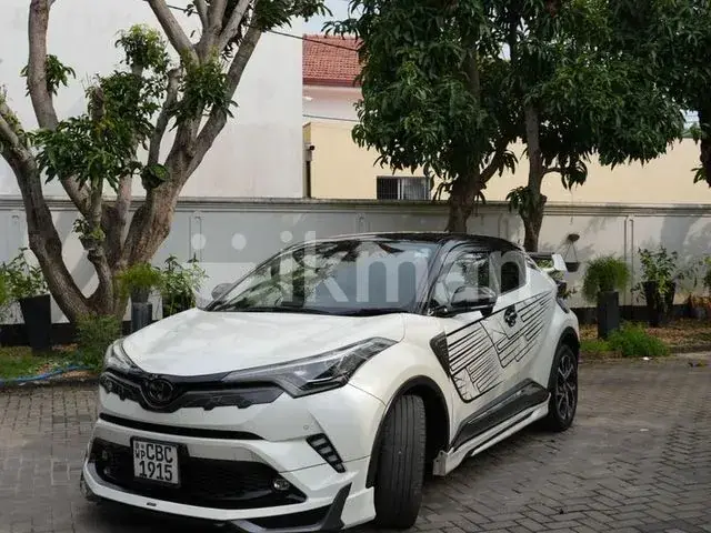 Toyota C-Hr 2018 photo 2