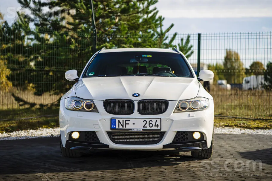 BMW 320 2011 photo 2